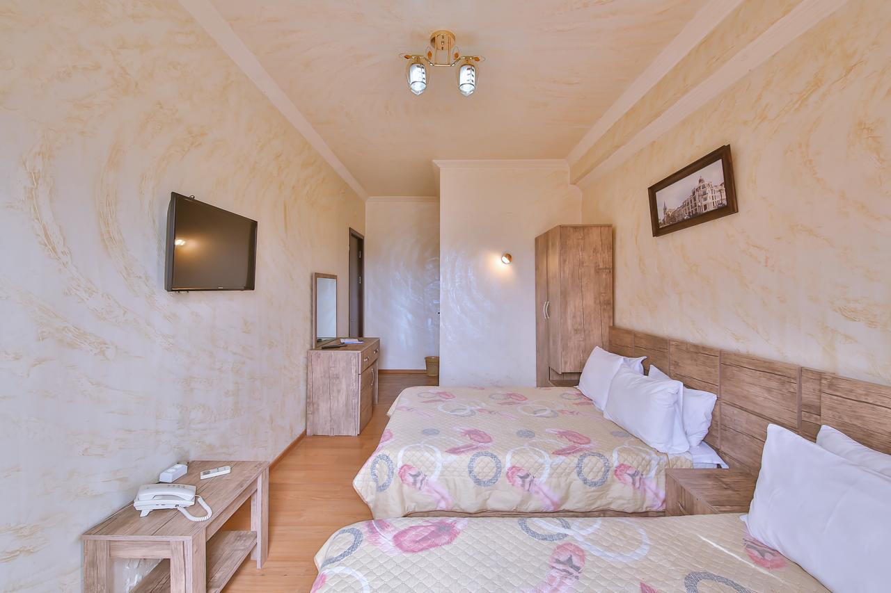 Royal Hotel Батуми Екстериор снимка