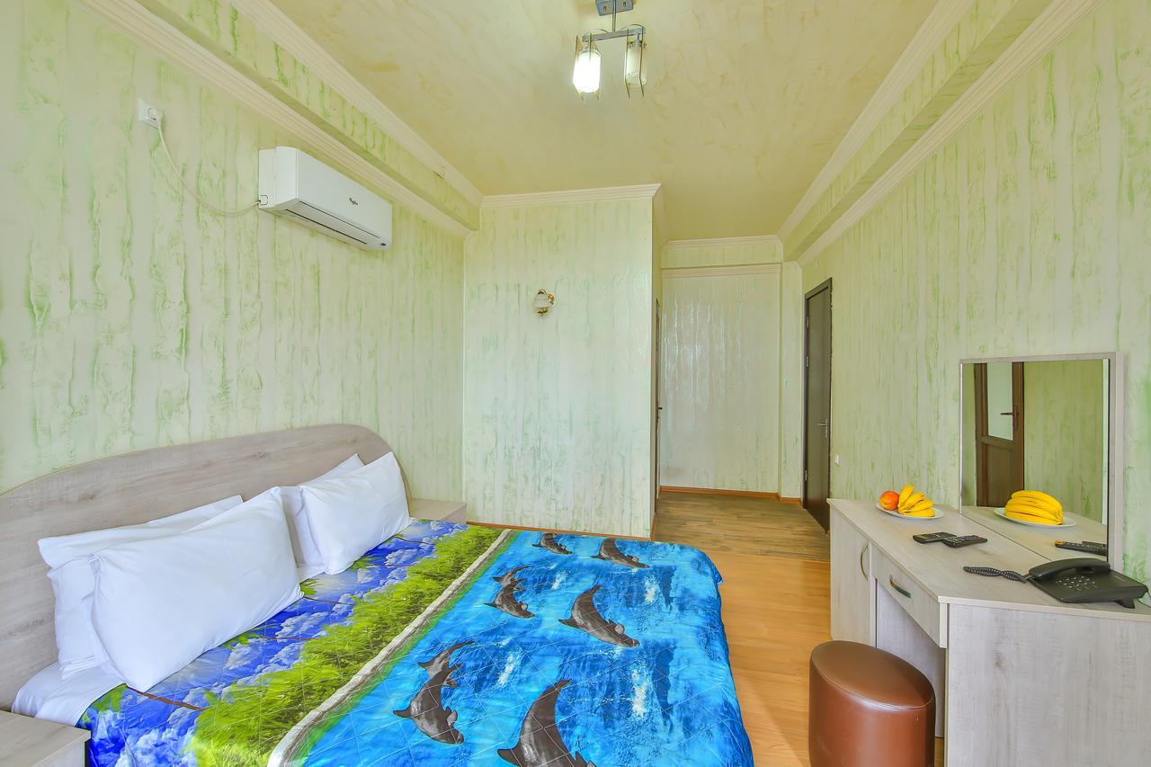 Royal Hotel Батуми Екстериор снимка