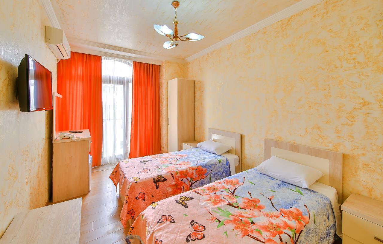 Royal Hotel Батуми Екстериор снимка