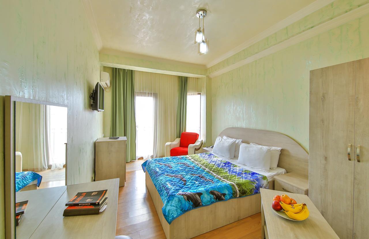 Royal Hotel Батуми Екстериор снимка