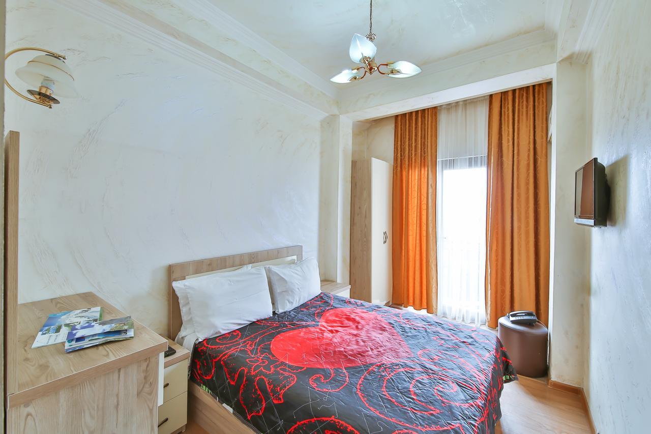 Royal Hotel Батуми Екстериор снимка