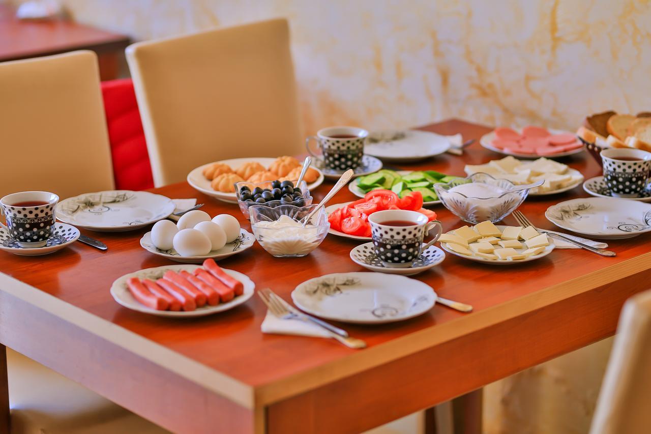 Royal Hotel Батуми Екстериор снимка