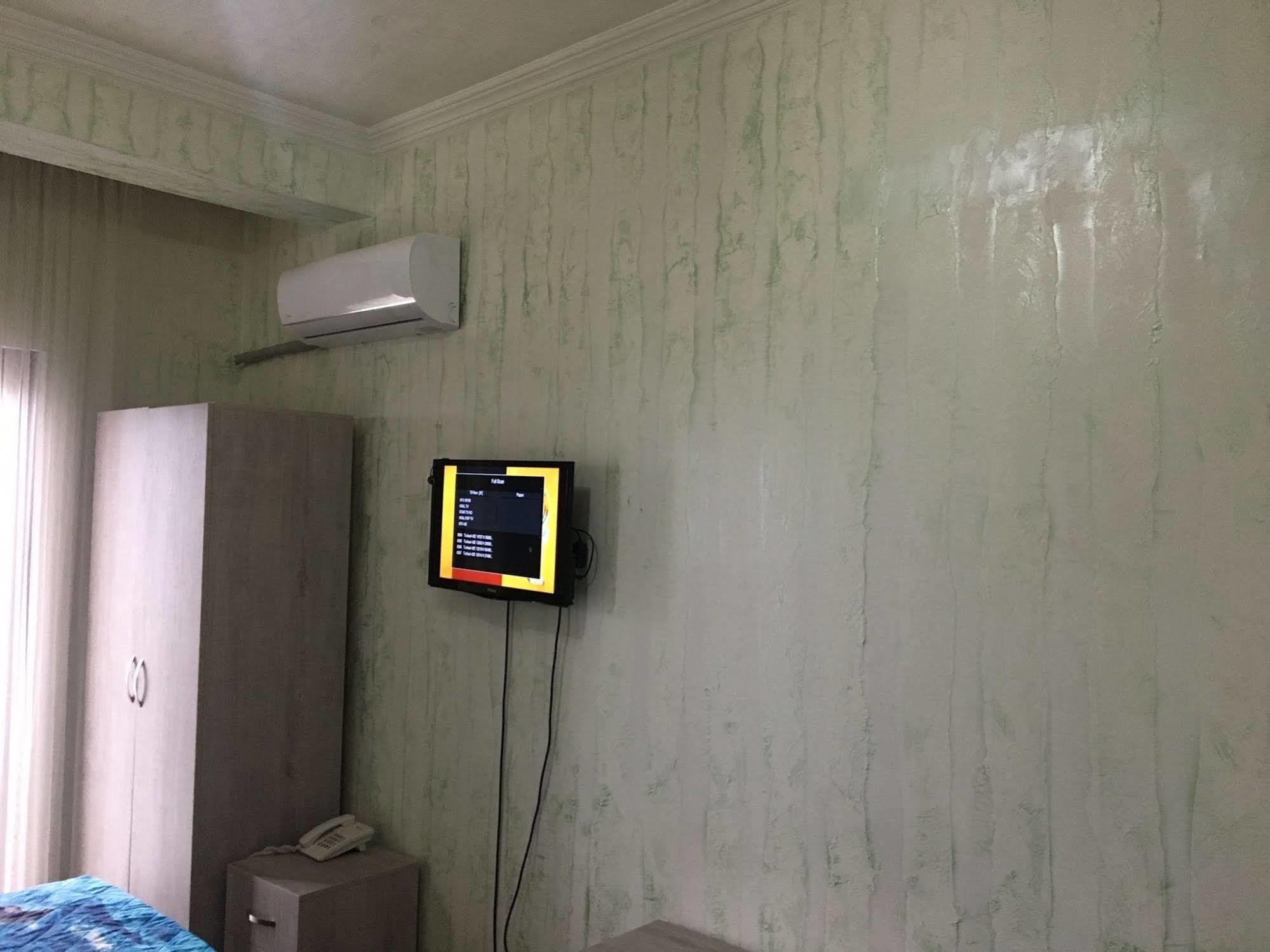 Royal Hotel Батуми Екстериор снимка