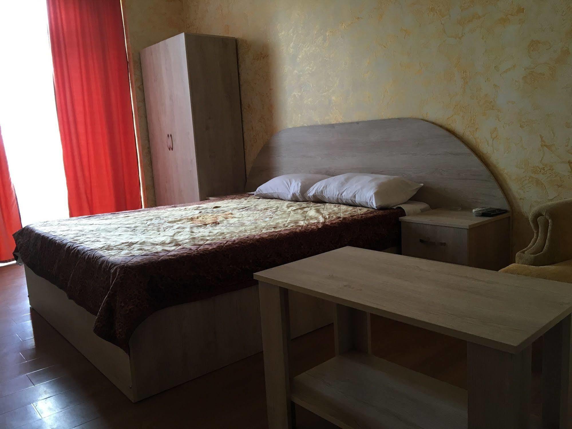 Royal Hotel Батуми Екстериор снимка