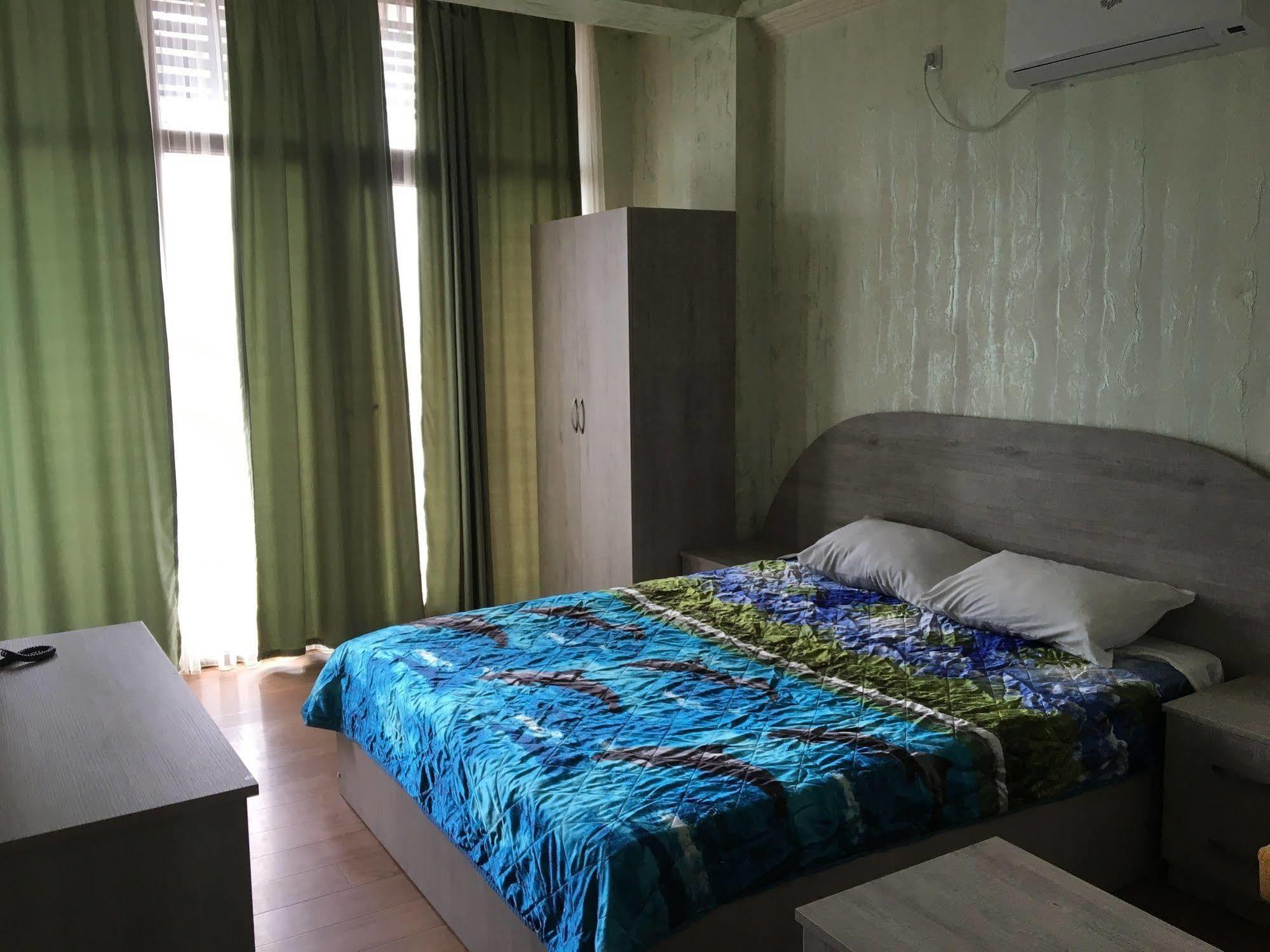 Royal Hotel Батуми Екстериор снимка