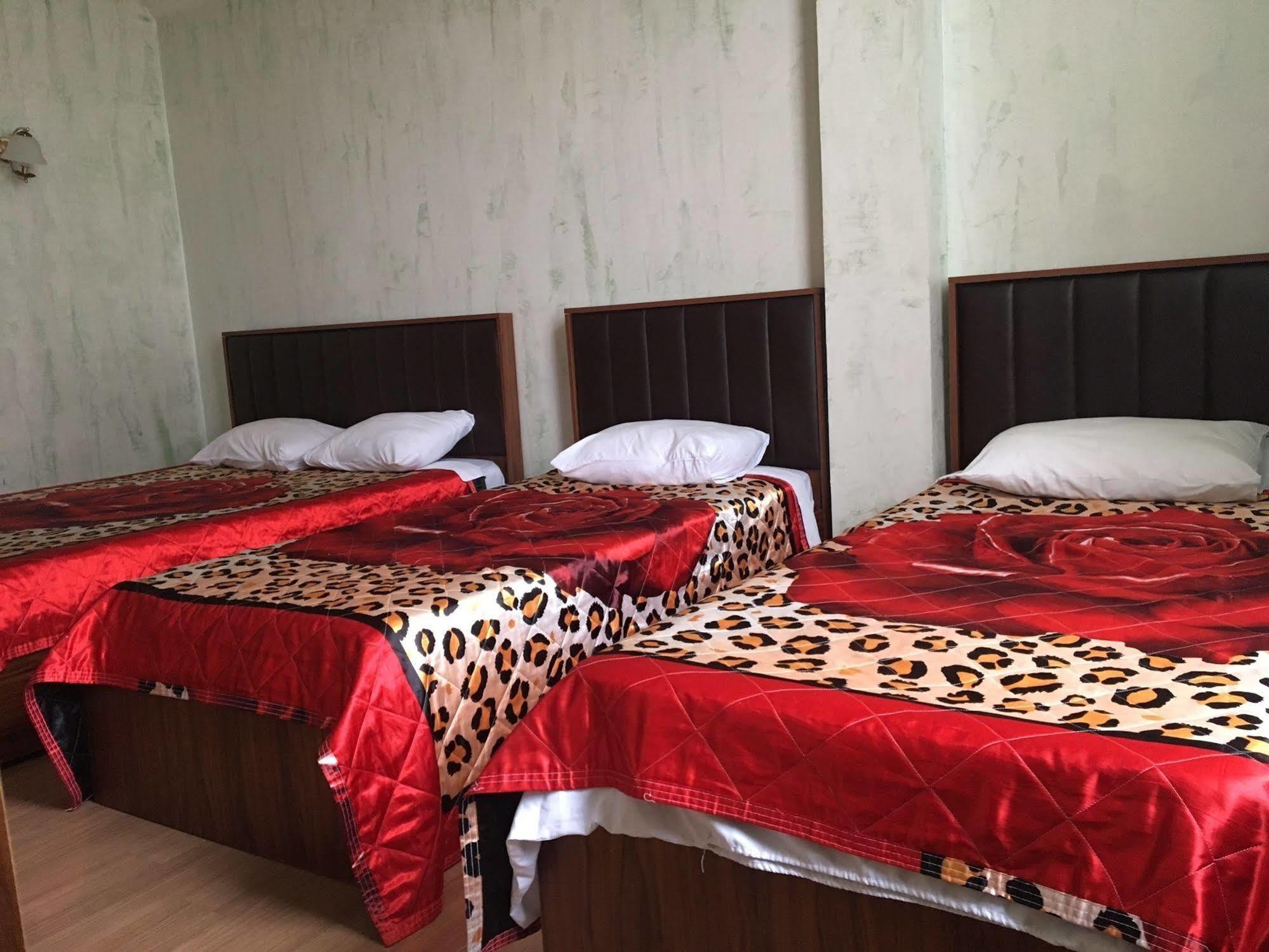Royal Hotel Батуми Екстериор снимка